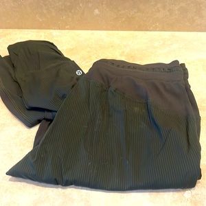 Lululemon camo green capris - size 8